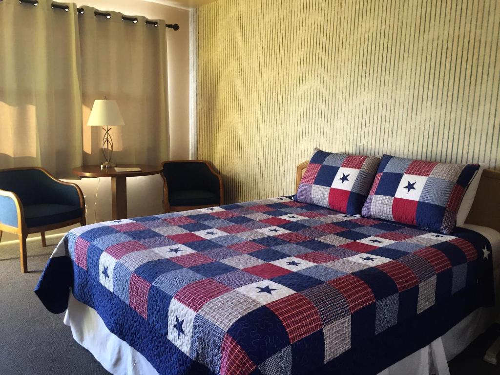 Postel nebo postele na pokoji v ubytování Sharon Motel