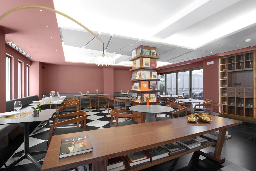 A restaurant or other place to eat at Lake Spirit Boutique Hotel & Spa