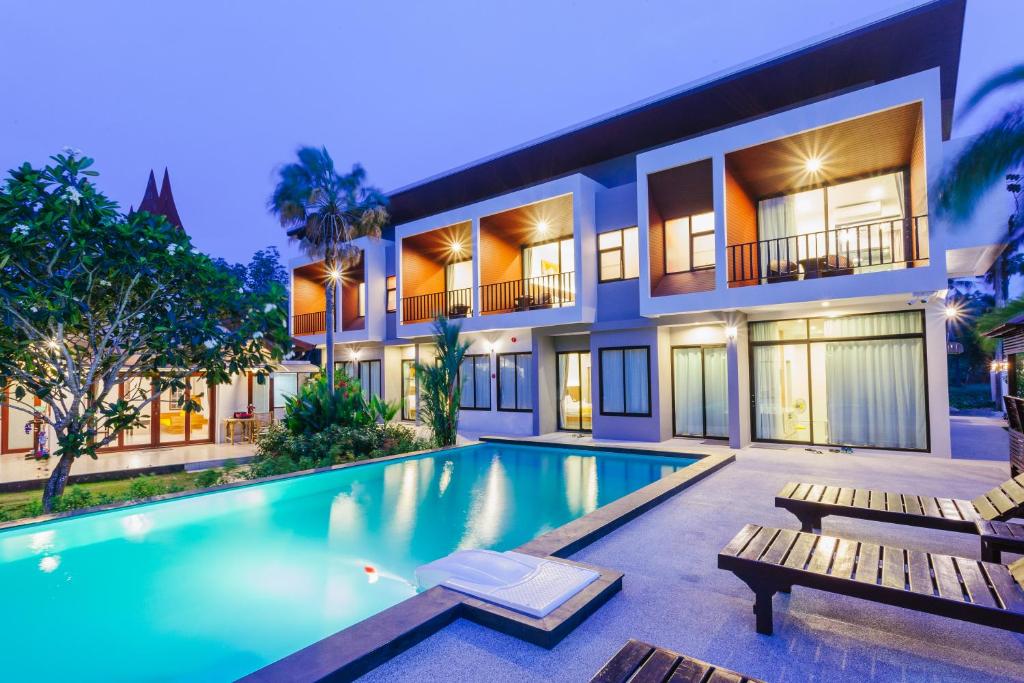 an image of a house with a swimming pool at Nitchanan Villa in Hinkong