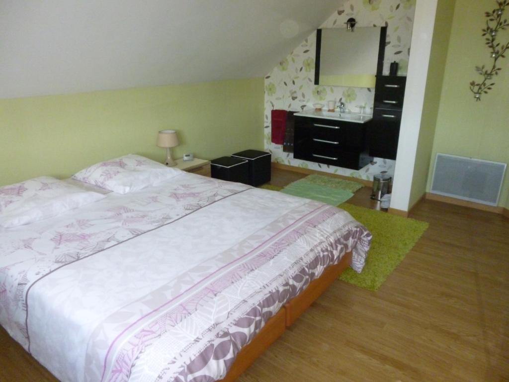 Maison de Charme de La Biette - Standard Double Room With Shared Bathroom
