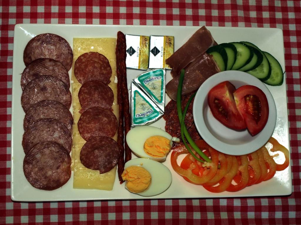 Jídlo v penzionu nebo okolí