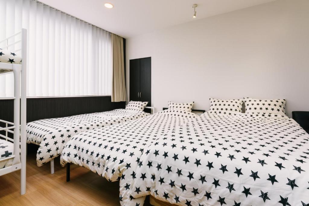 Postel nebo postele na pokoji v ubytování Guest House Yasuragi Hakataekimae
