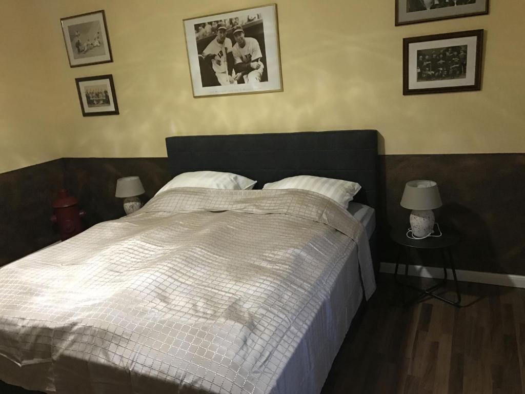 Postel nebo postele na pokoji v ubytování Suite Edin