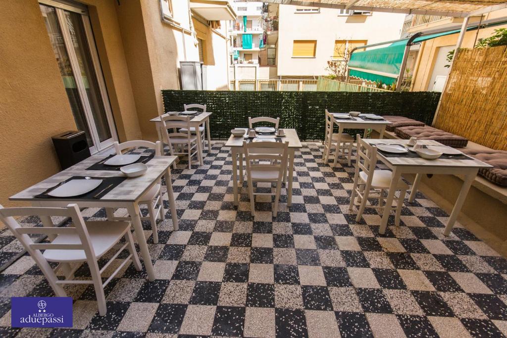 Restauracja lub miejsce do jedzenia w obiekcie Albergo Aduepassi & Servizio Bike Shuttle
