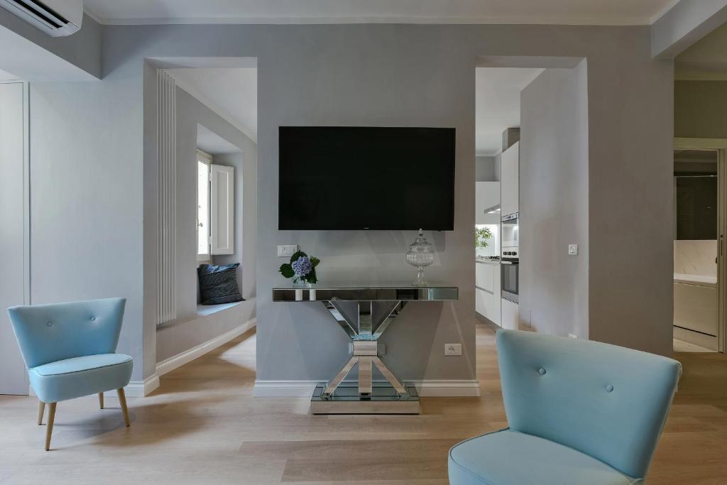 A television and/or entertainment center at Apartments Florence - Dello Sprone