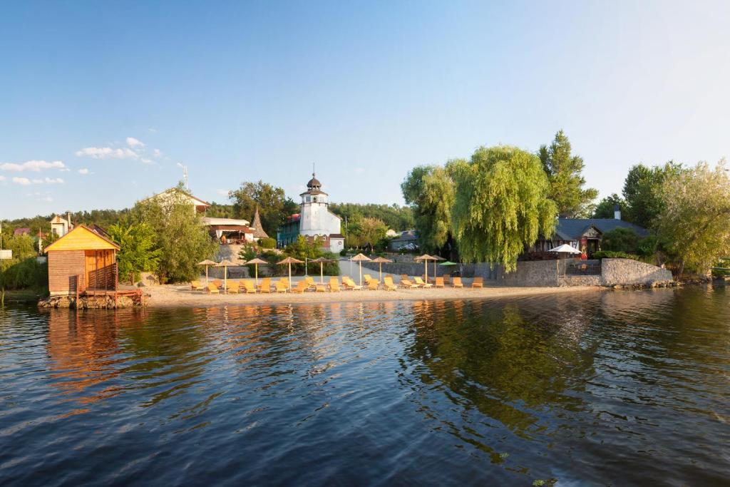 a small island in the middle of a body of water at Mayak Resort in Kam”yani Potoky