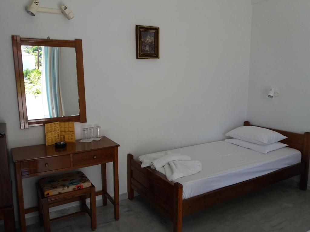Postel nebo postele na pokoji v ubytování Heracles Hotel
