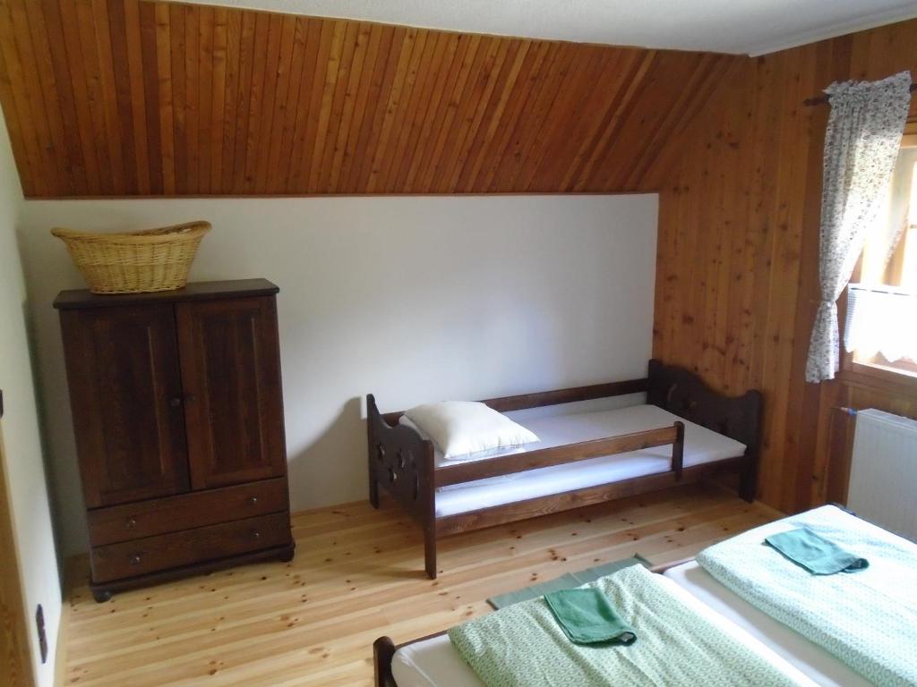 Postel nebo postele na pokoji v ubytování Chalupa za Křížkem