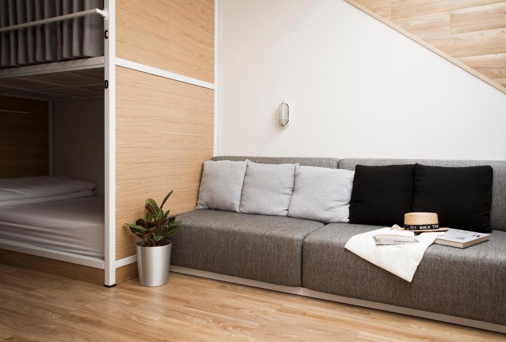 Postel nebo postele na pokoji v ubytování Bed One Block Hostel