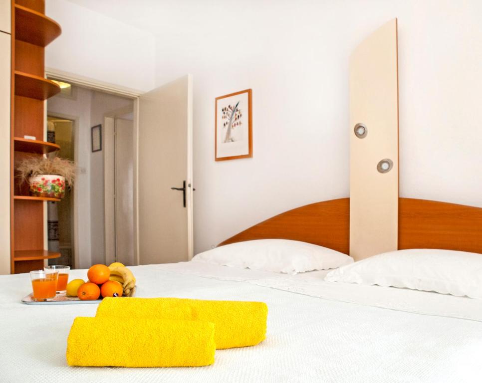 Postel nebo postele na pokoji v ubytování Apartmani Ines