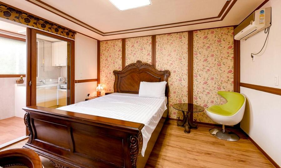 Postel nebo postele na pokoji v ubytování Hillstay Residence Hotel