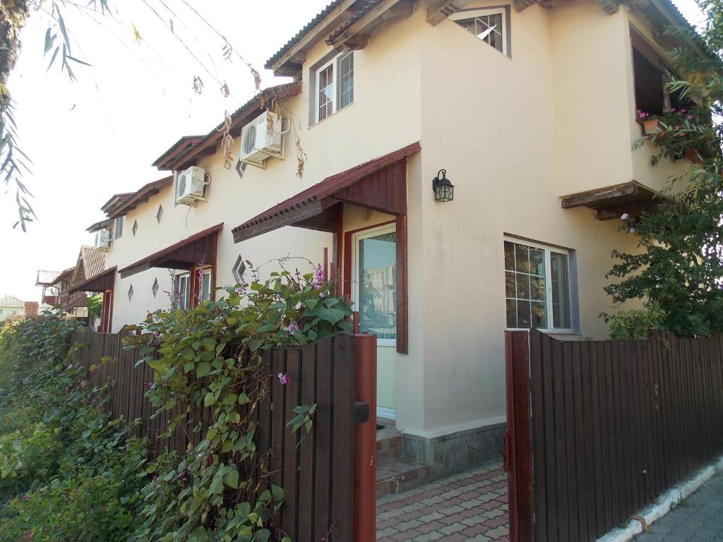 a house with a fence in front of it at Casa David in Sulina