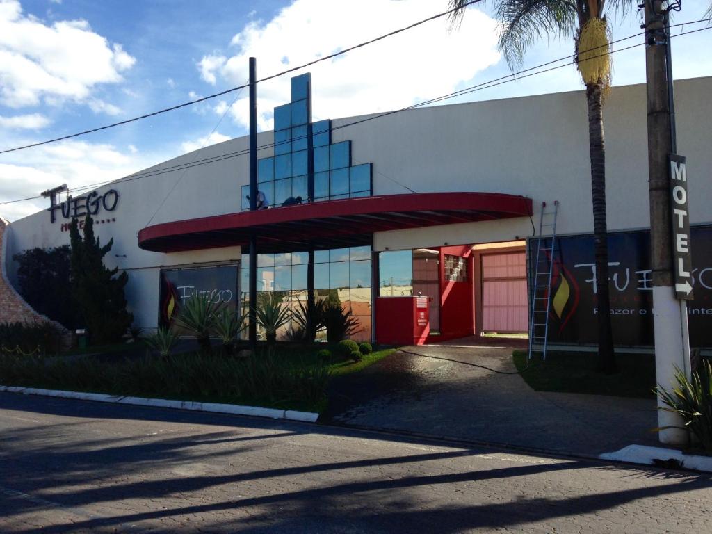 a tesco building with a red door at Motel Fuego (Adults Only) in Betim