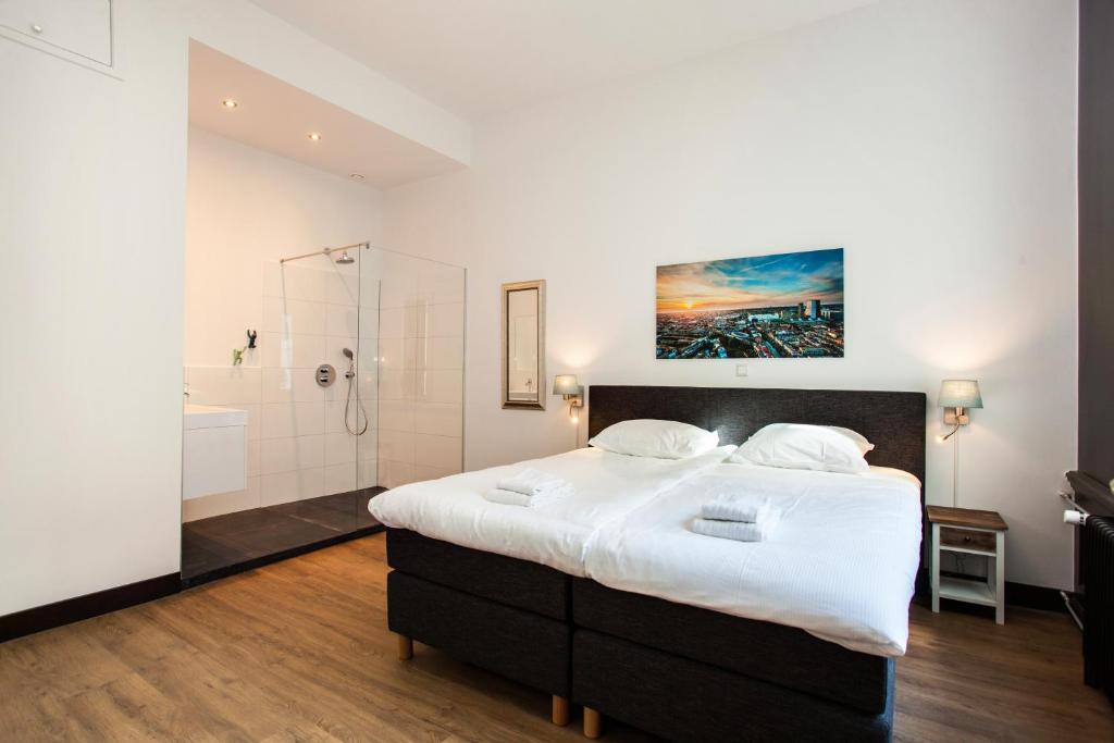 Postel nebo postele na pokoji v ubytování Stayci Serviced Apartments Royal Palace
