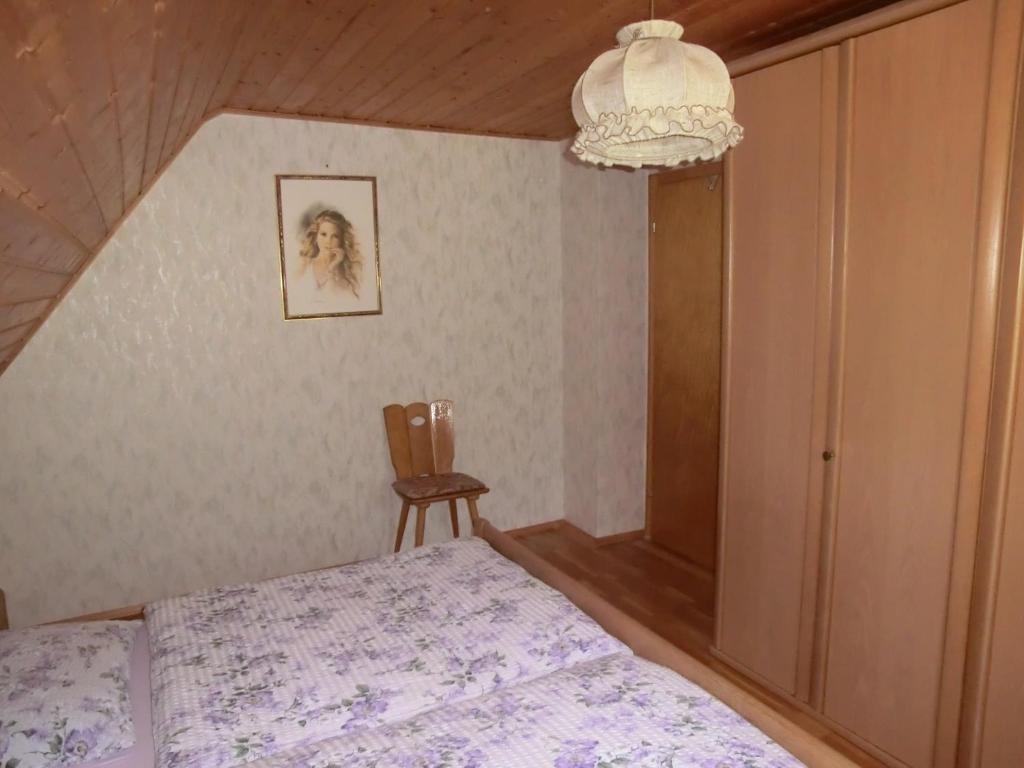 Postel nebo postele na pokoji v ubytování Omas kleines Hexenhaeusle