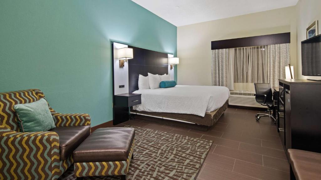 Best Western Mayport Inn and Suites - Habitación Con Cama Extragrande - Admite Mascotas