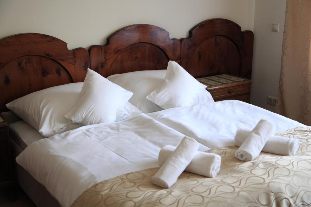 Postel nebo postele na pokoji v ubytování LuDo Apartman Hotel & Spa