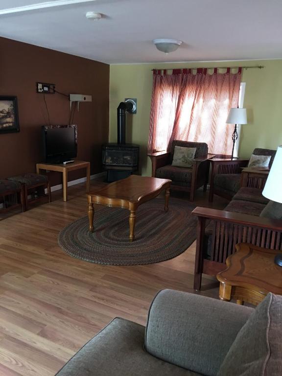 TV a/nebo společenská místnost v ubytování Lake View Lodge