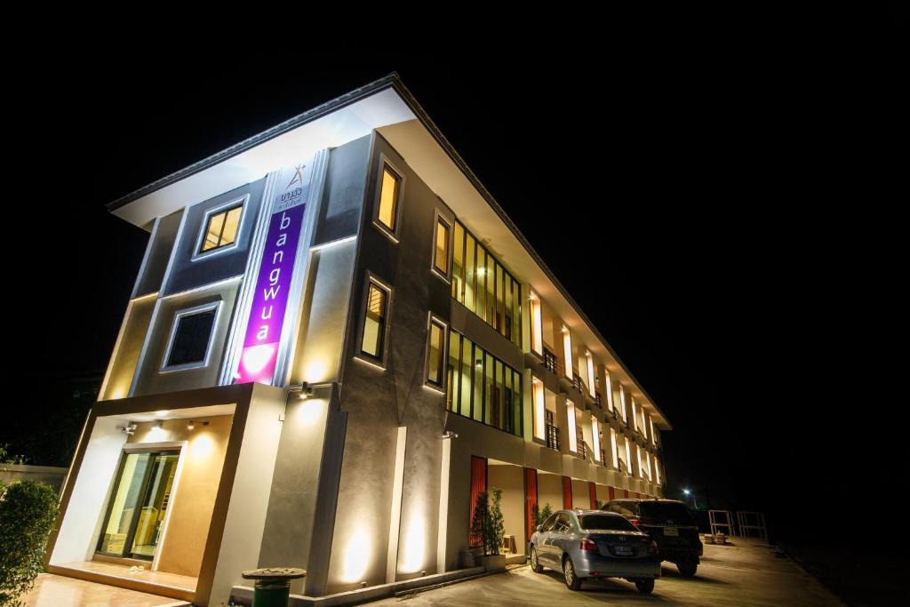 a building with a neon sign on the side of it at Bangwua Garden Resort in Ban Bang Chak