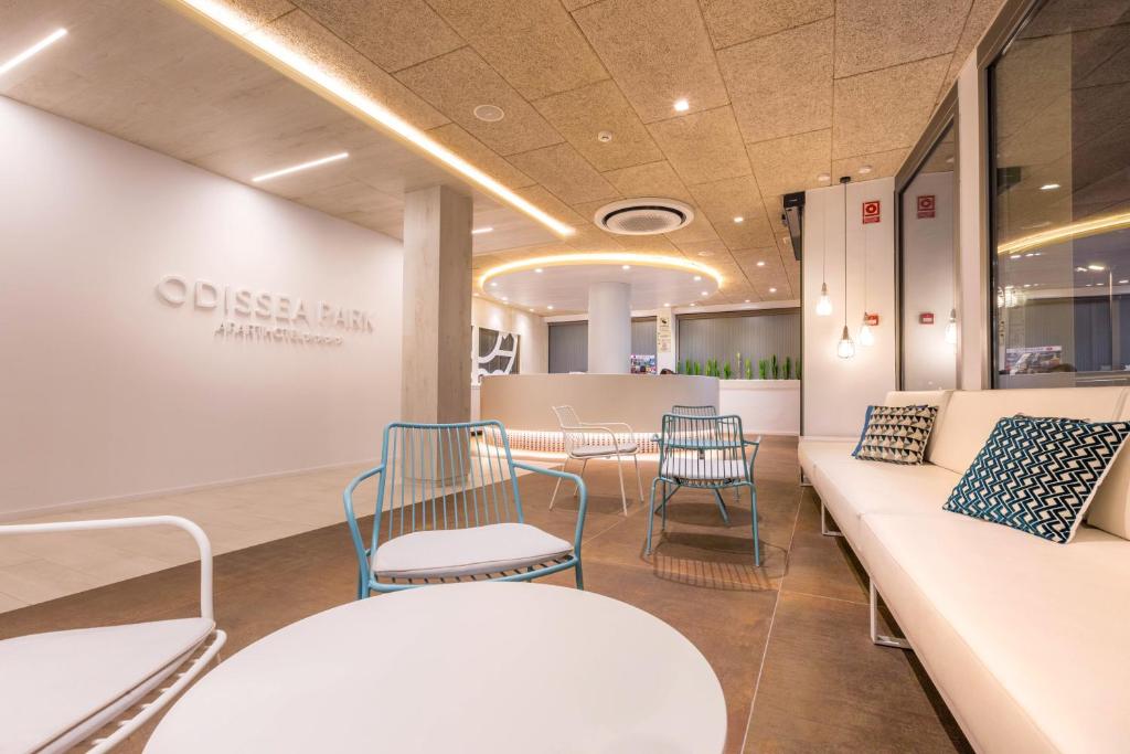 A seating area at Aparthotel Odissea Park