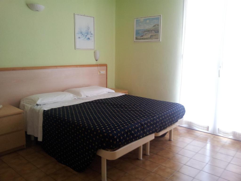 A bed or beds in a room at Hotel Delle Mimose