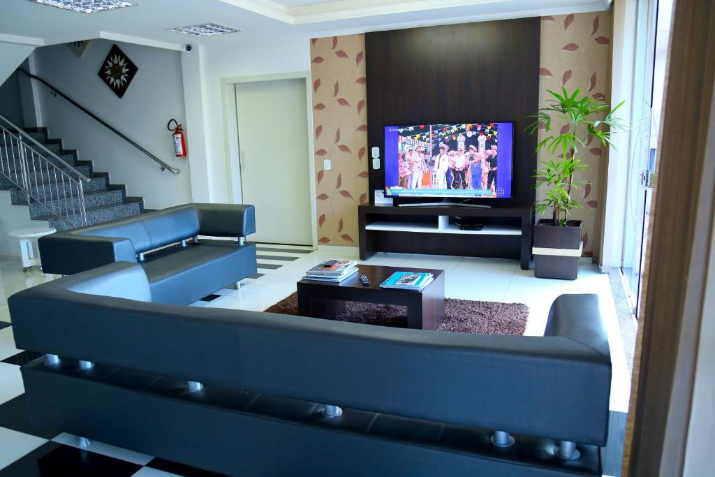 TV a/nebo společenská místnost v ubytování Morangos Hotel