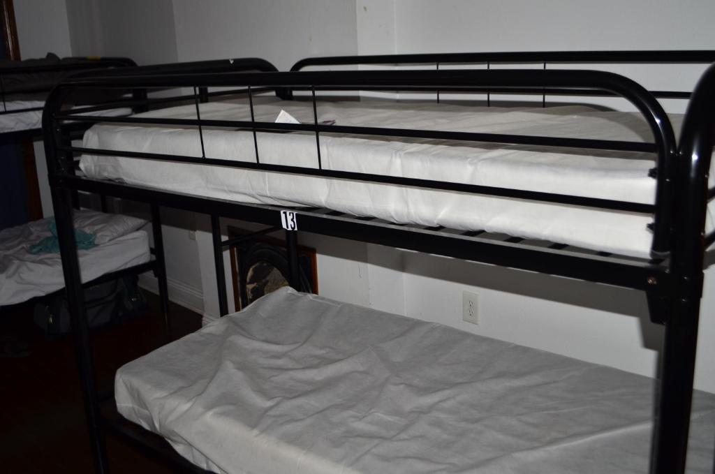 Postel nebo postele na pokoji v ubytování India House Hostel