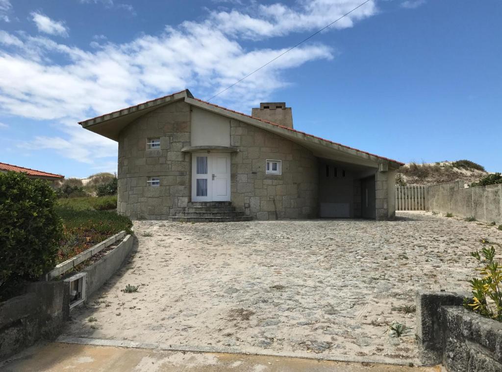 a stone house with a driveway in front of it at Millhousedune in Cepães