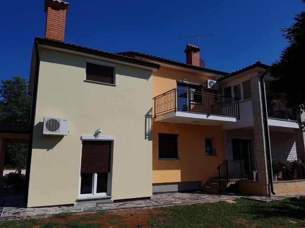 an exterior view of a house at Apartment Poreč Anita in Poreč