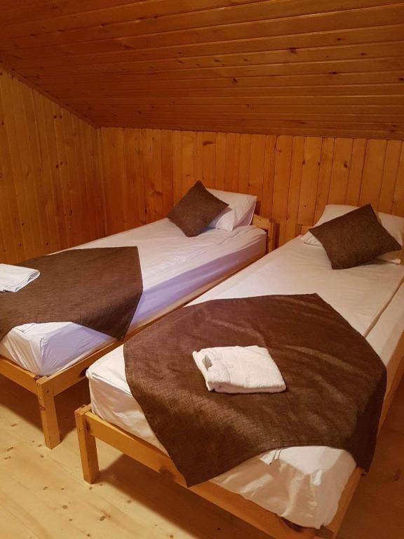 Cabana Sarmis Costesti - Habitación Gemela Con Baño Externo Privado