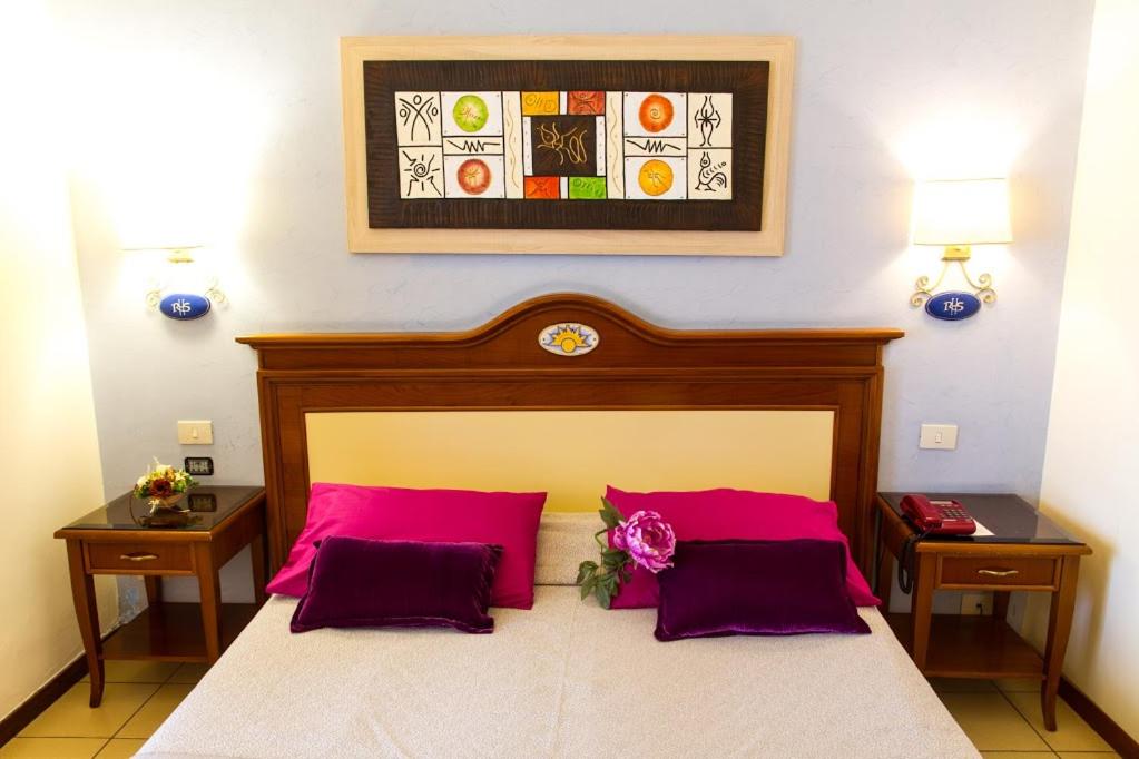 Postel nebo postele na pokoji v ubytování Hotel Riva Del Sole