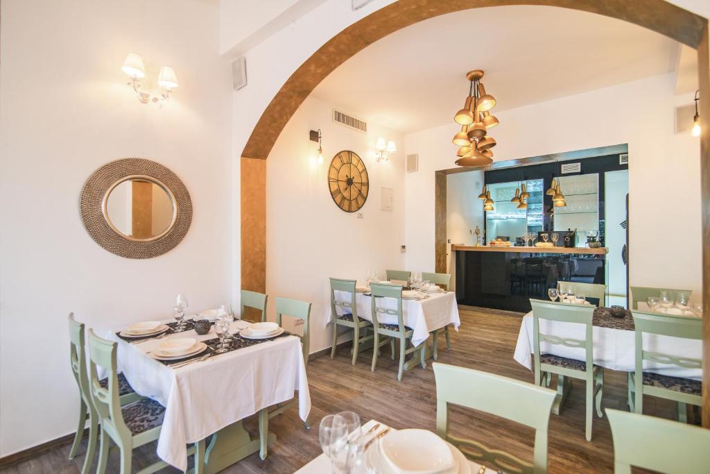 Restauracja lub miejsce do jedzenia w obiekcie Hotel Boutique Natka