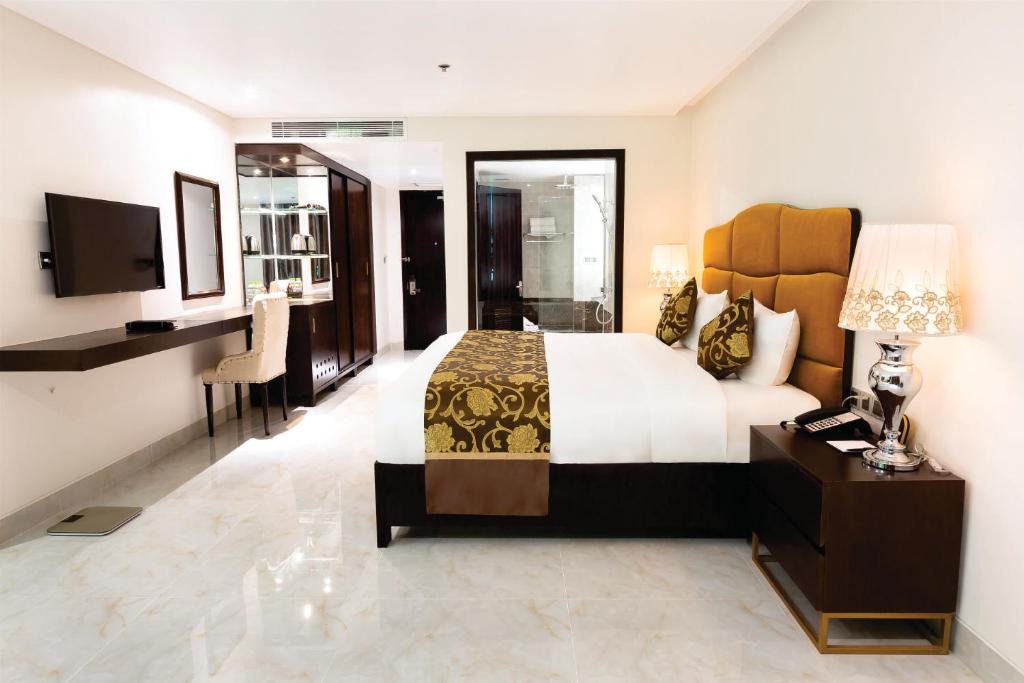Royal Quang Binh Hotel - Deluxe King Room