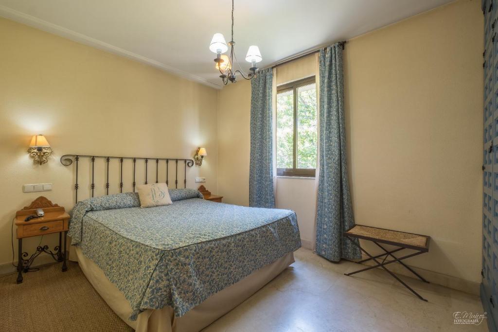 Postel nebo postele na pokoji v ubytování Hotel Batuecas