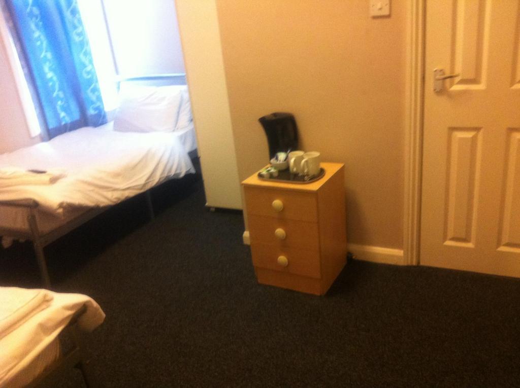 Postel nebo postele na pokoji v ubytování London Olympus Hotel