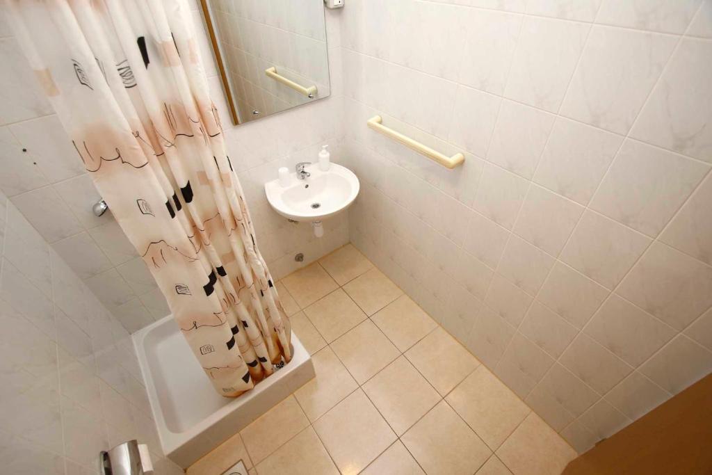 Koupelna v ubytování Apartments Lidus