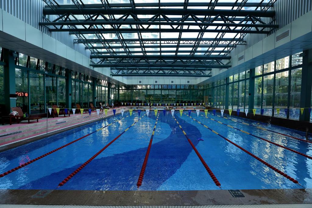 Bazén v ubytování Shenzhen Bay Hisoar Hotel nebo v jeho okolí