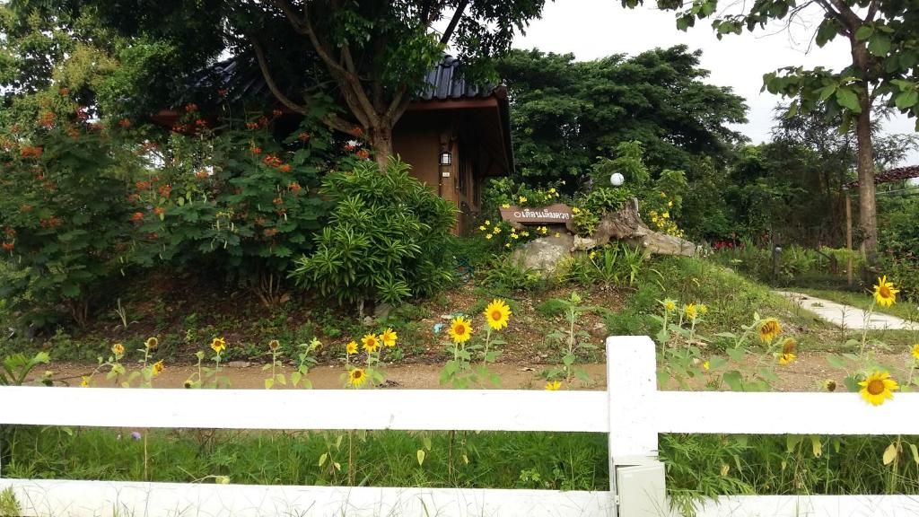 เฮือนปลายนา โฮมสเตย์ - Double Room With Private Bathroom