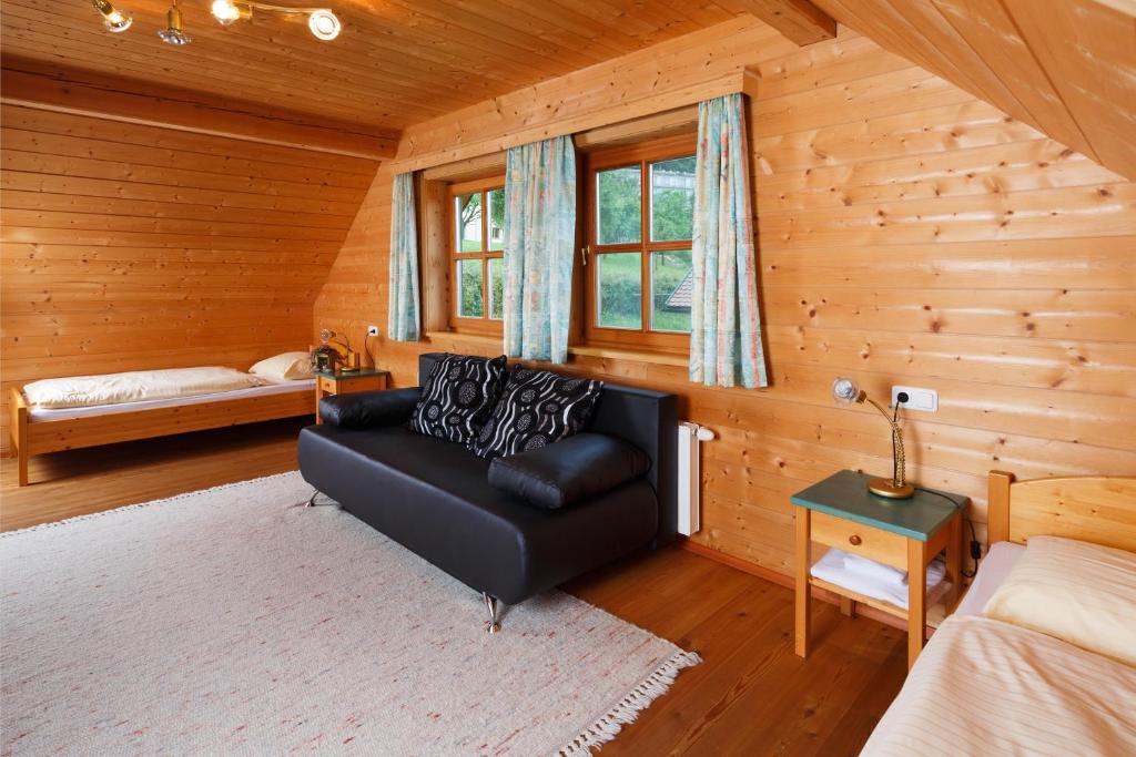 Postel nebo postele na pokoji v ubytování ÖKO Feriendorf Schlierbach