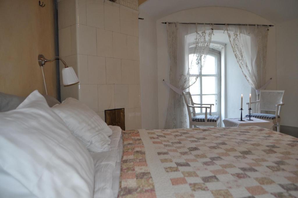 Postel nebo postele na pokoji v ubytování Kastellet Bed & Breakfast