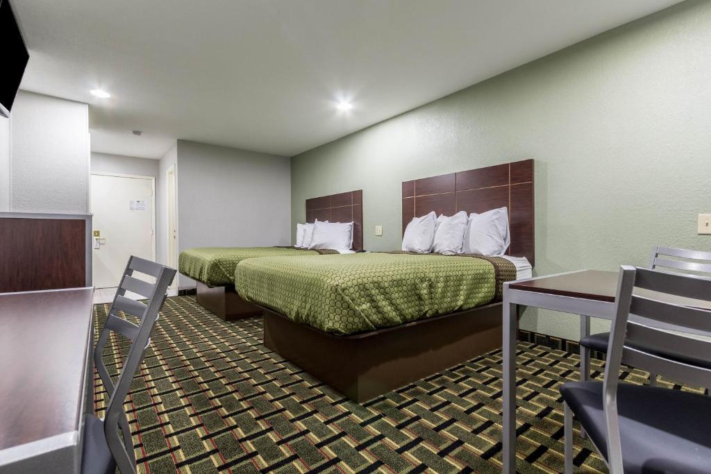 Scottish Inn and Suites Tomball - Standardzimmer Mit Queensize-Betten