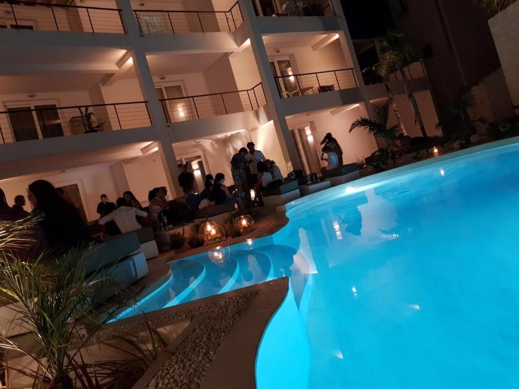 Piscina di Le Cale Camera Privata in Residence o nelle vicinanze