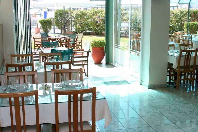 Restaurace v ubytování Hotel Filoxenia Beach