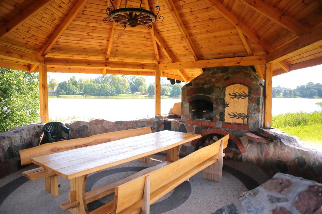 Posedenie v ubytovaní Domek nad Jeziorem