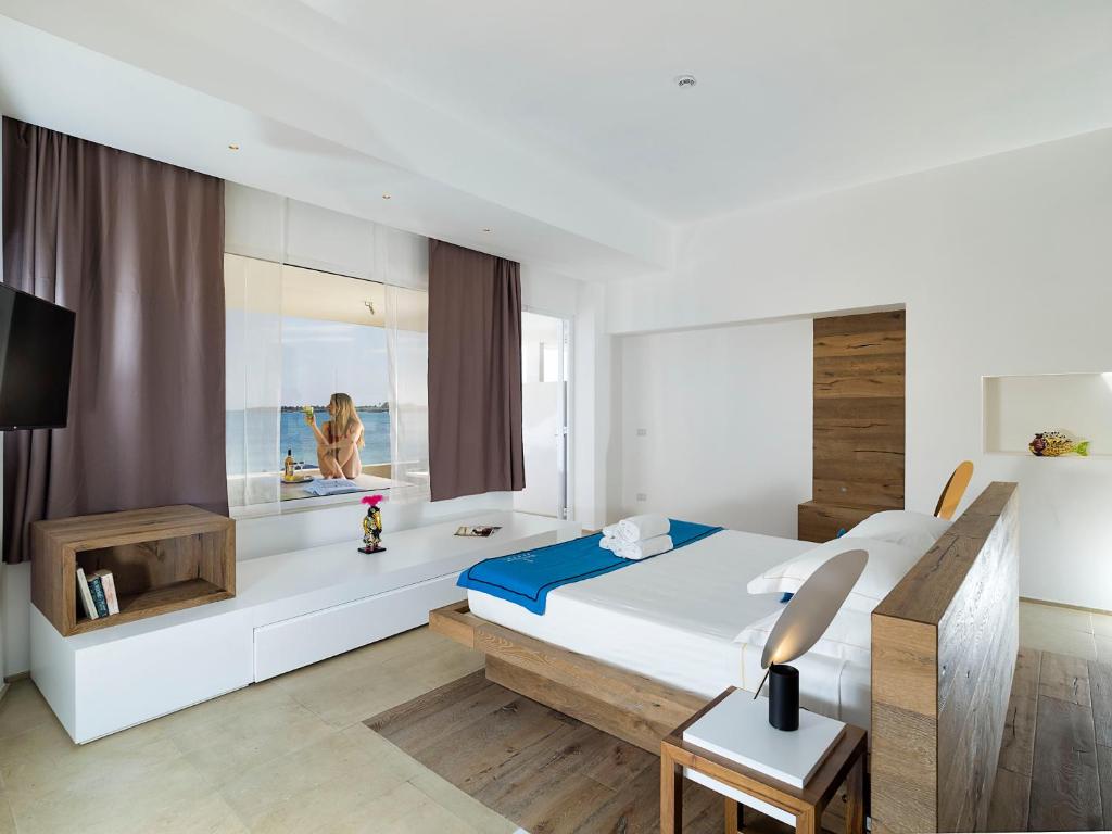 Кровать или кровати в номере White Bay
