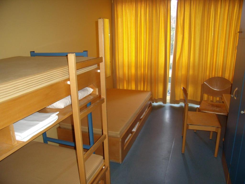 Postel nebo postele na pokoji v ubytování Jugendgästehaus St.-Michaels-Heim