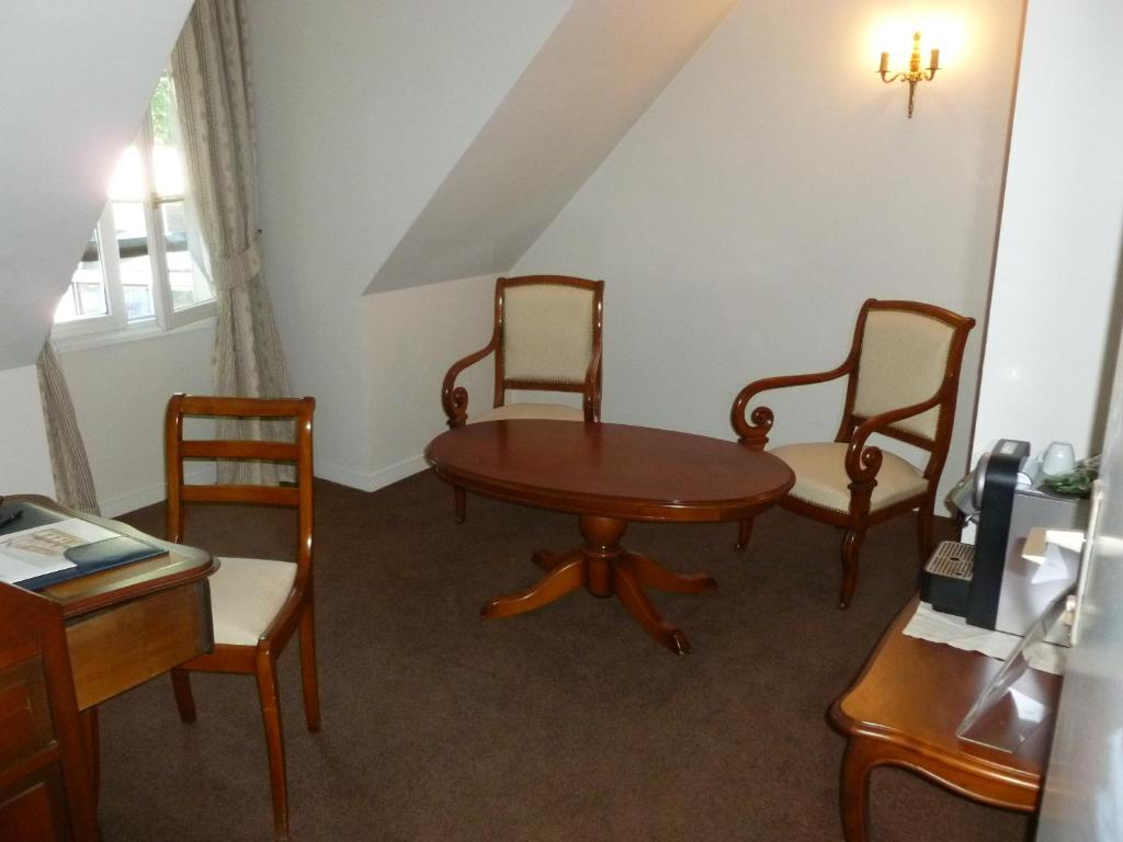 Fotografie z fotogalerie ubytování Hostellerie Du Royal Lieu v destinaci Compiègne