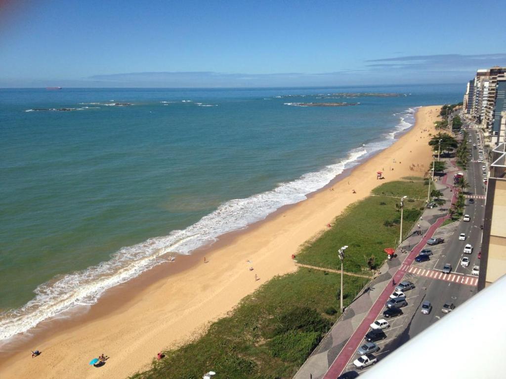 an aerial view of a beach and the ocean at Ocean flat in Vila Velha