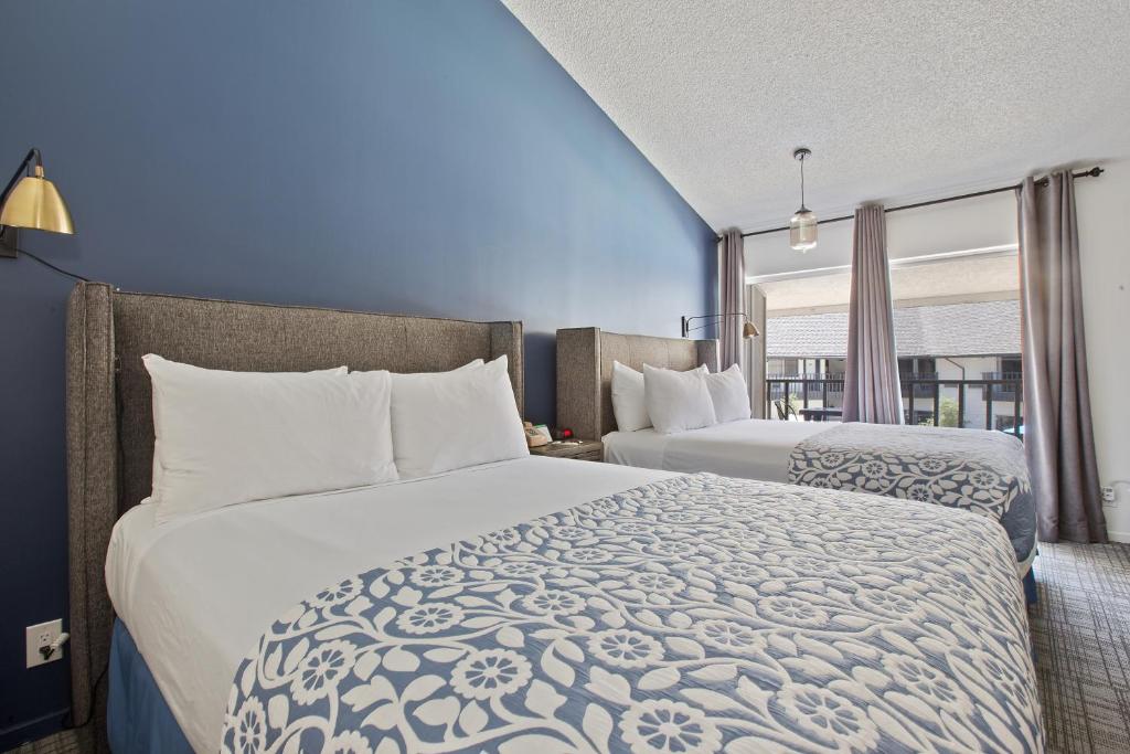 Sideways Inn - Queen Room Met Balkon