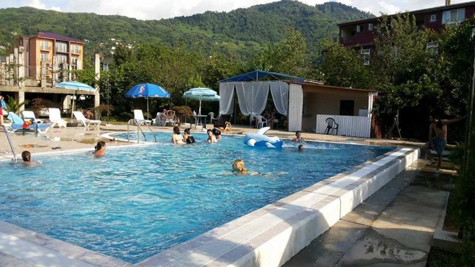 Bazén v ubytování Kvariati Grand Guest House nebo v jeho okolí